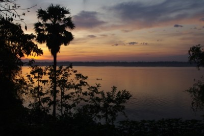 14-Cambodge-coucher de soleil sur le Mekong.JPG