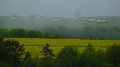 le dimanche matin dans la brume pris sur la route opposée au campement de manouches