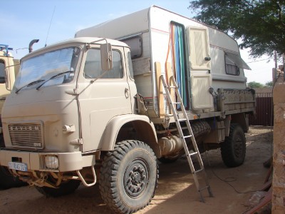 Dackla Dakar2006 chinguetti Choum Preparation camion 015.jpg